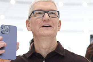 Tim Cook Says Apple Consumers Willing to Pay More for Better "iPhone Ultra"