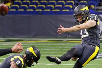 XFL broadcaster sideswipes Tony Romo after kicker makes field goal - Fox News