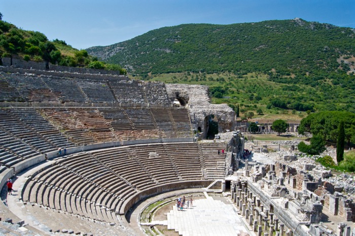 An empty arena – one of our tips for visiting Ephesus