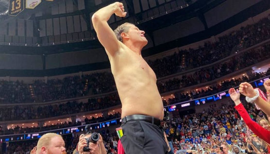 Arkansas' Eric Musselman goes shirtless to celebrate upset win over Kansas - Fox News