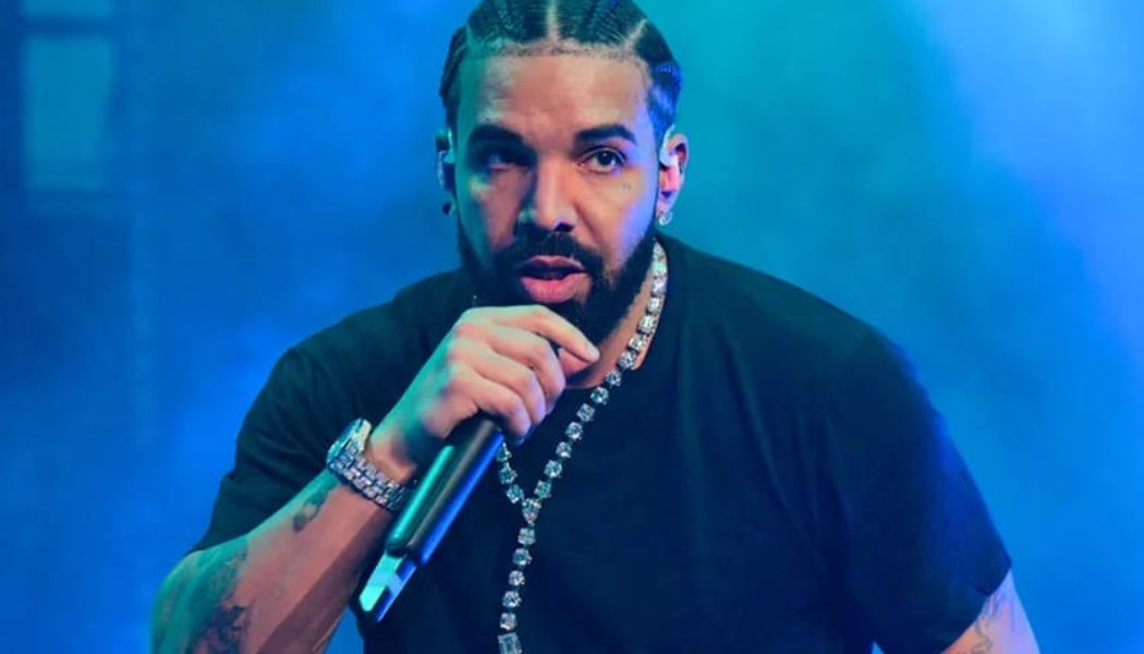 Drake Adds 14 New Dates To "It's All A Blur Tour" With 21 Savage