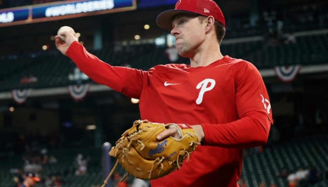 Phillies' Rhys Hoskins appears to suffer gruesome knee injury, carted off field - Fox News