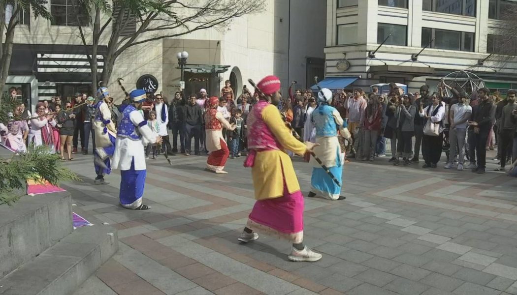 Seattle celebrates spring with dancing, music, food at Holi Festival of Colors - KIRO Seattle