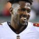 Antonio Brown ushered off arena football field by security despite ownership: 'This my field, I’m the owner' - Fox News