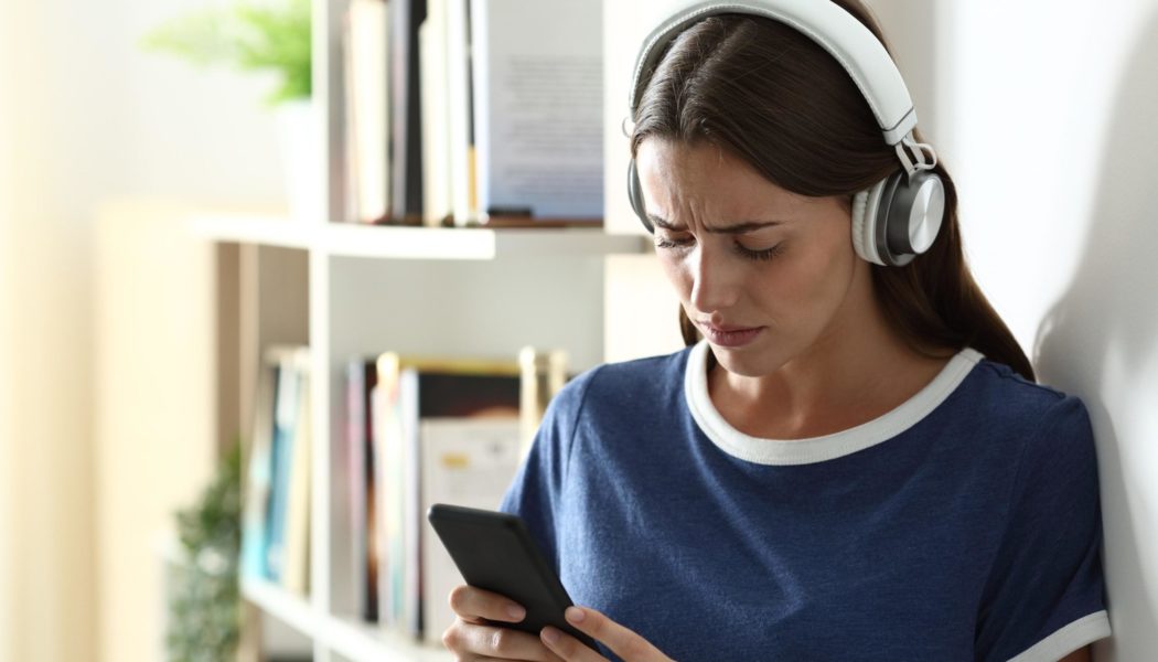 Can Heartbreak Music Help You Move Past A Breakup? A Psychologist Weighs In - Forbes