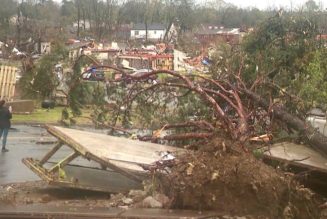 US tornadoes leave four dead, including one at Illinois music gig - BBC