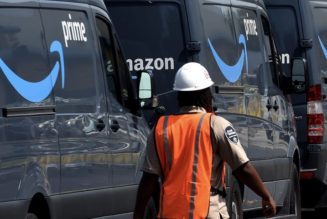 Amazon Is Reportedly Planning on Offering Its Prime Subscribers Free Cell Phone Service