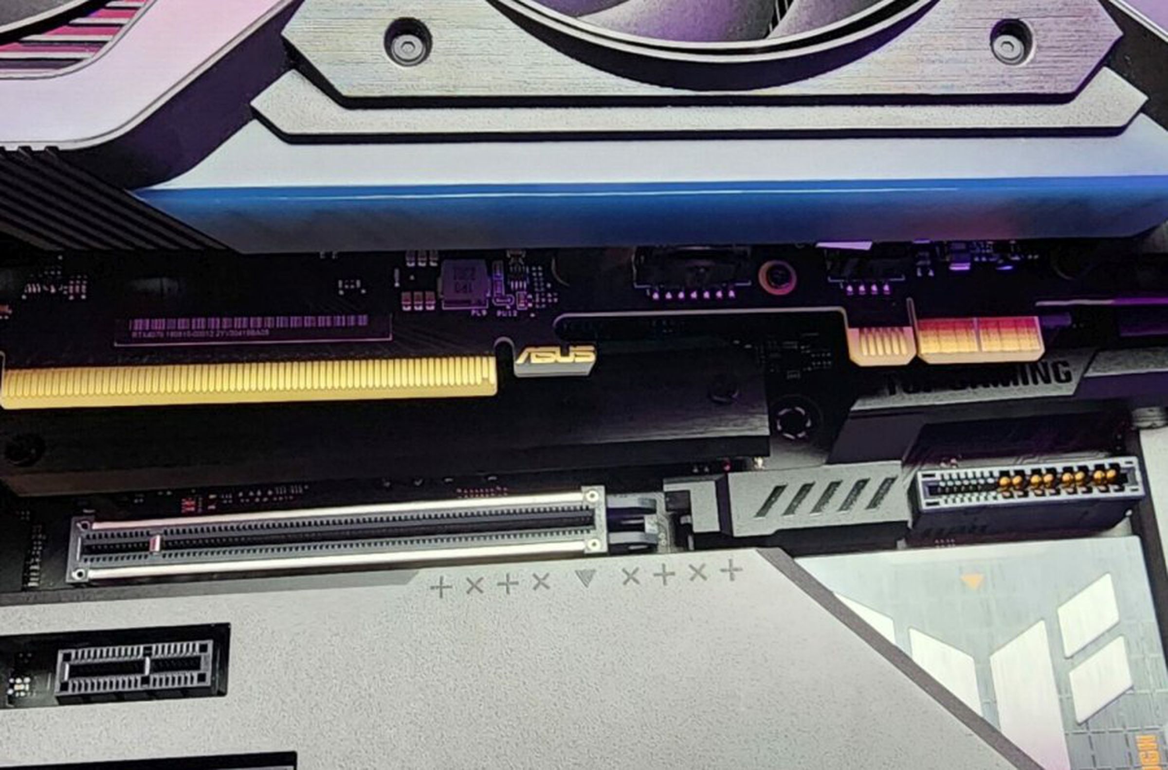 ASUS GeForce RTX 40 concept with proprietary power slot.