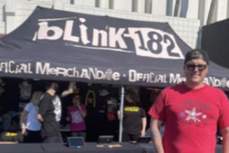Stepson of man missing in submarine attends Blink-182 concert