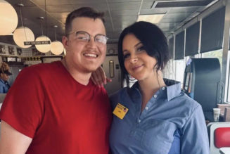 Lana Del Rey works shift at Alabama Waffle House