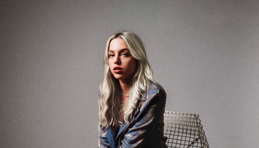 Lucinda Williams on Tom Petty Checking Unruly Crowds: "I Think Someone Even Threw a Banana Peel on Stage"