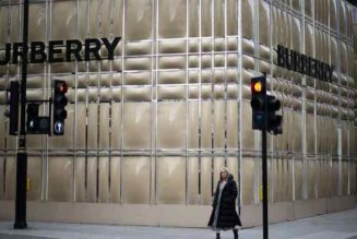 Luxury fashion brand: Burberry's quarterly store sales jump 18pc mainly thanks to China
