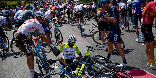 Biniam Girmay crashes