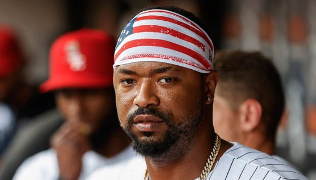 White Sox slugger strikes out in bizarre fashion vs Cardinals