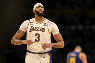 Anthony Davis reportedly signs three-year, $186M max extension to stay with Lakers