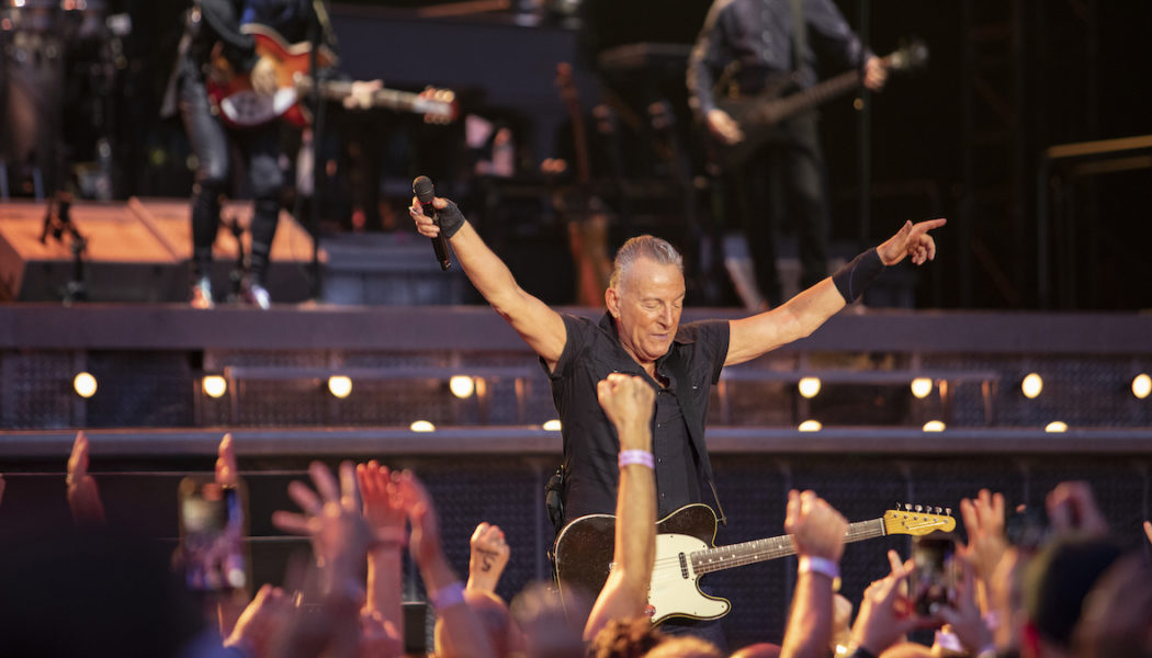 Bruce Springsteen Chicago Concert Recap: A World-Class Show