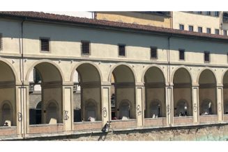 Two German Tourists Vandalize Florence Vasari Corridor