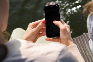 Wie Schweizreisende die Kostenfalle Handy umschiffen