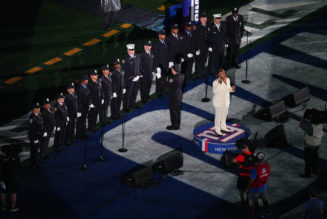 Queen Latifah Shines With National Anthem At MetLife Stadium