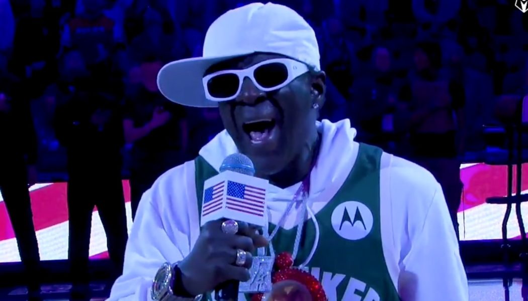 Flavor Flav sings national anthem at Milwaukee Bucks game