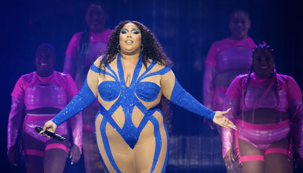 Lizzo files to dismiss sexual harassment lawsuit: "Fabricated sob story"
