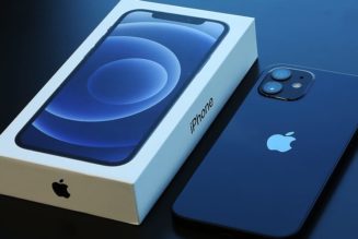 Apple Sees Declining Revenues Despite Record iPhone Sales