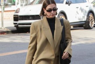 Hailey Bieber Just Made Leggings Look So Parisian Thanks to This Shoe Trend