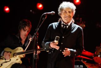 In Boston shows, Bob Dylan keeps the focus squarely on the music