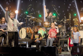 My Morning Jacket perform "Wordless Chorus" with guest vocalists from Songs for Kids: Watch