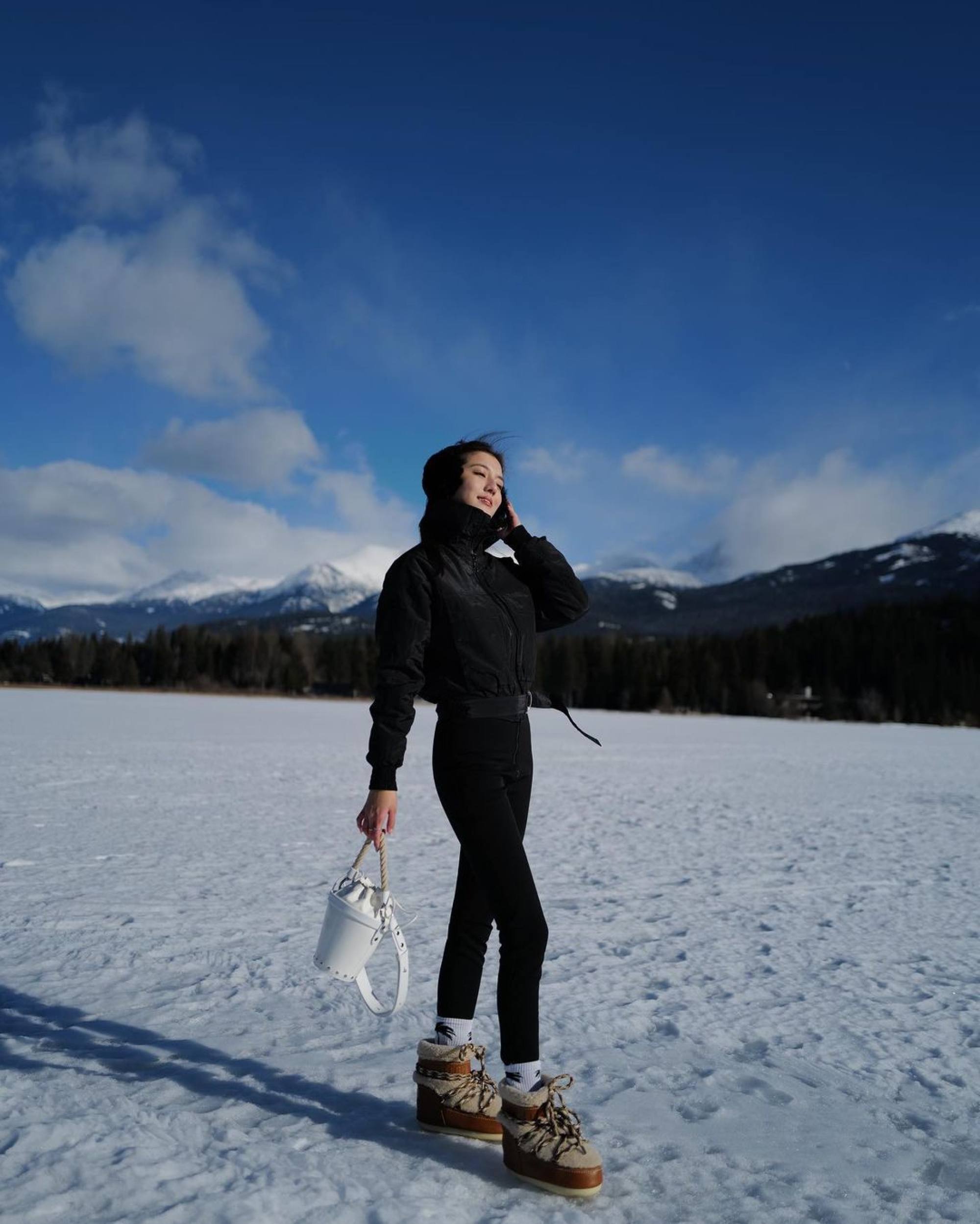 Karena Ng contrasting her black outfit with a white Maison Margiela bucket bag