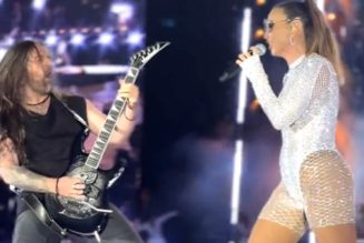 Watch: SEPULTURA's ANDREAS KISSER Joins Brazilian Pop Music Icon IVETE SANGALO On Stage At Rio De Janeiro Stadium