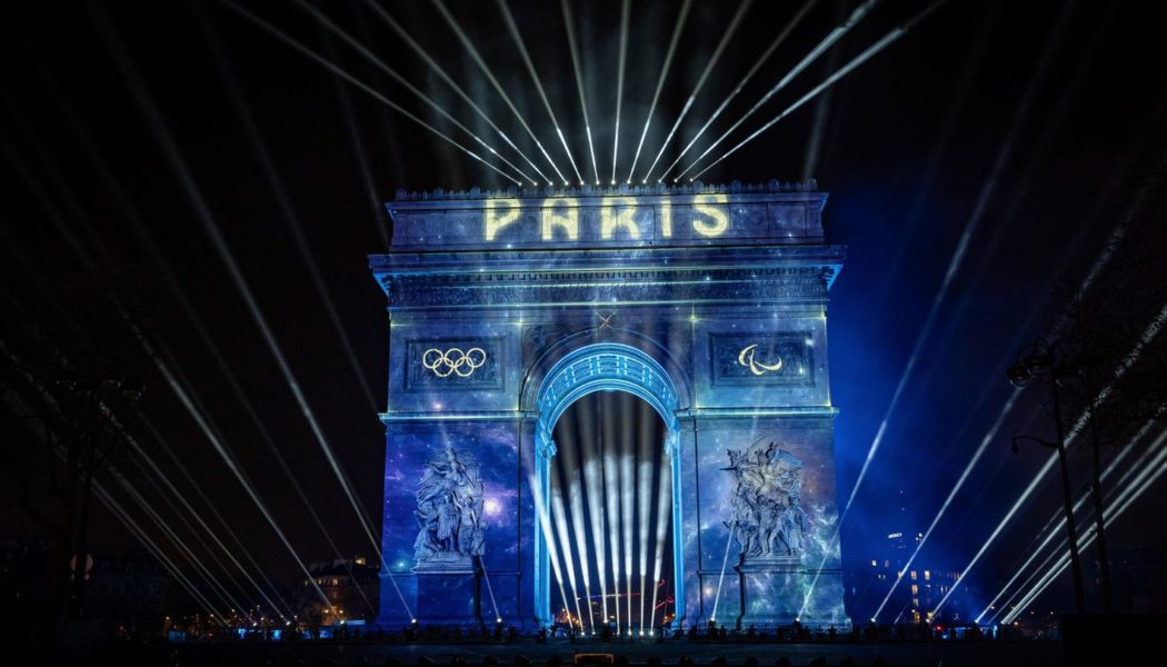Freizügige Mode, komische Cocktails und natürlich Paris – 2024 wird wild, sagen die Experten