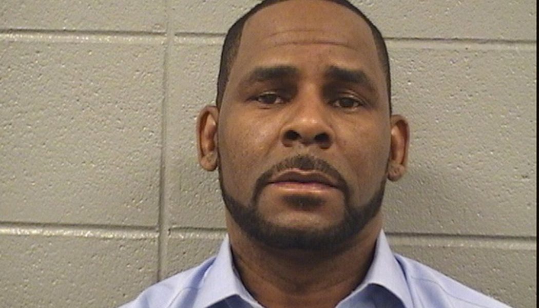 R. Kelly Claims He Can't Read, Shouldn't Pay $10.5 Million Lawsuit