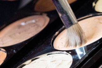 Camouflage-Make-up: So lassen sich rote Äderchen abdecken