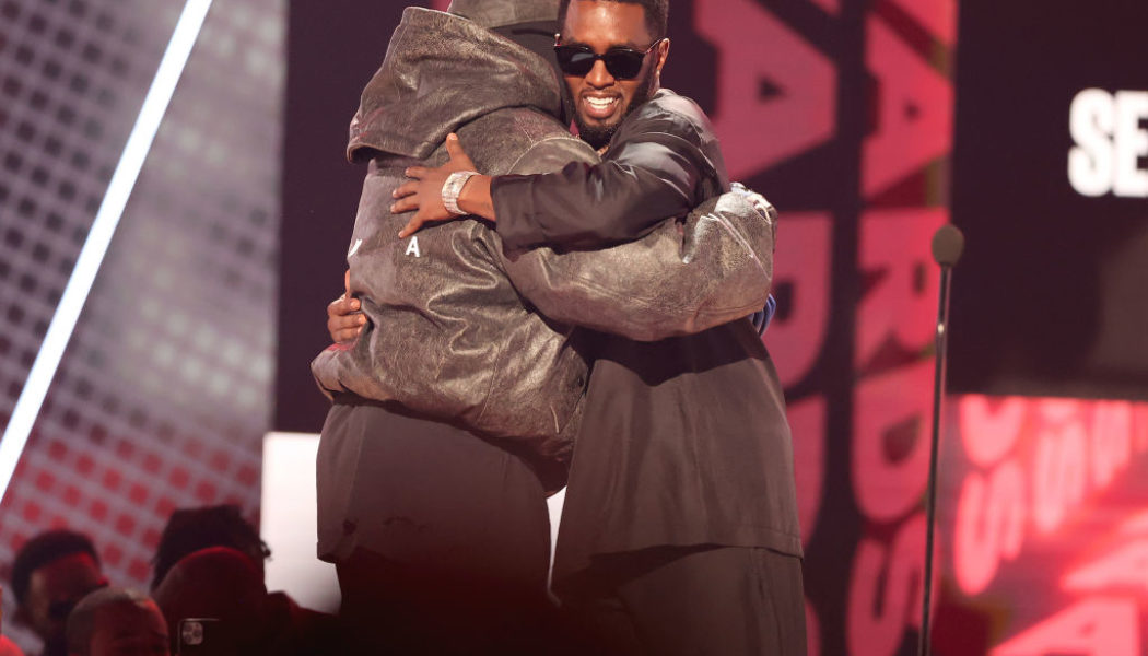 Kanye West Likens Himself to R. Kelly & Diddy At Chicago Show 