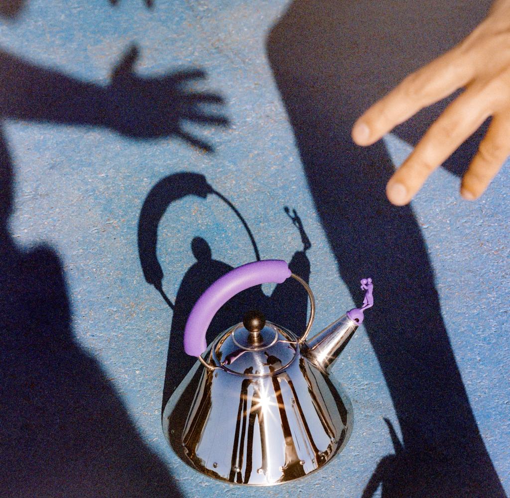 ALESSI_9093_design Michael Graves (1985), Virgil Abloh Securities 2022_10 ph L. Scotti