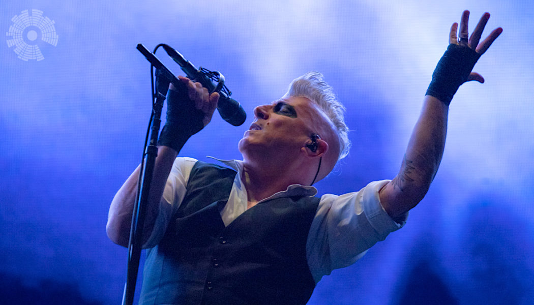 Maynard James Keenan yells at "dickhead" to put phone away at Tool show