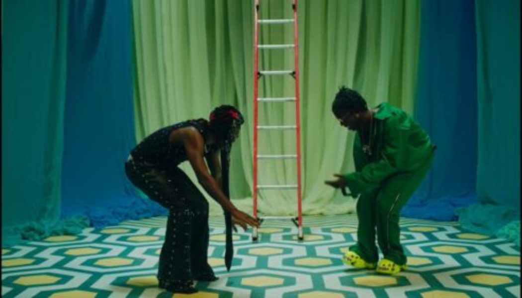 Reekado Banks - Fakosi (Remix) ft Seyi Vibez & Del B