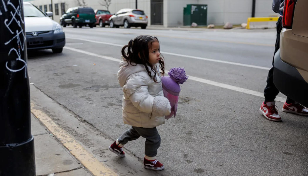 State picks up travel tab for migrants who want to leave Chicago