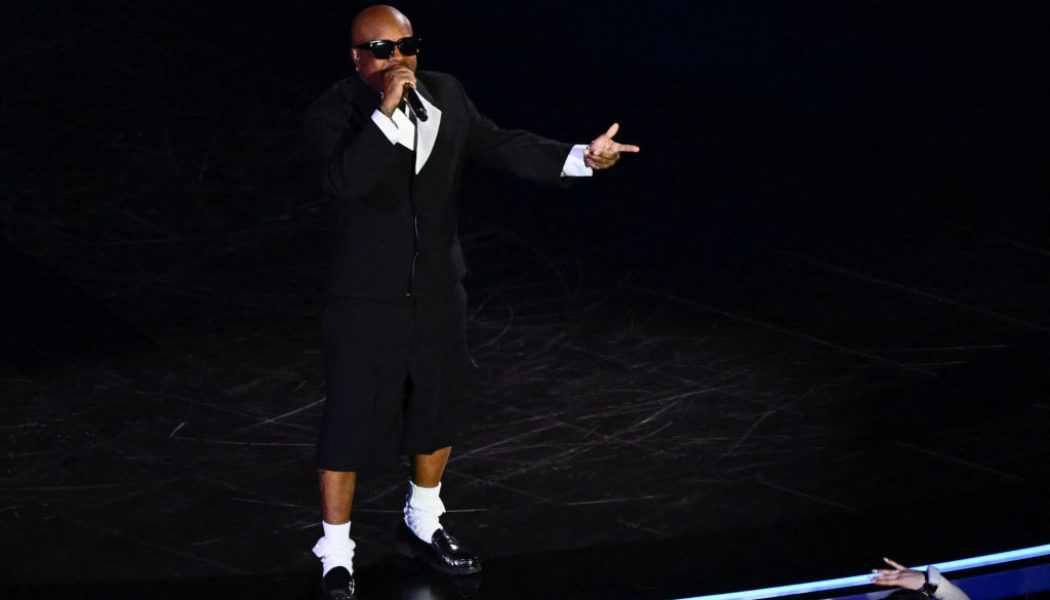 X Clowns Jermaine Dupri's Super Bowl Halftime Performance Outfit