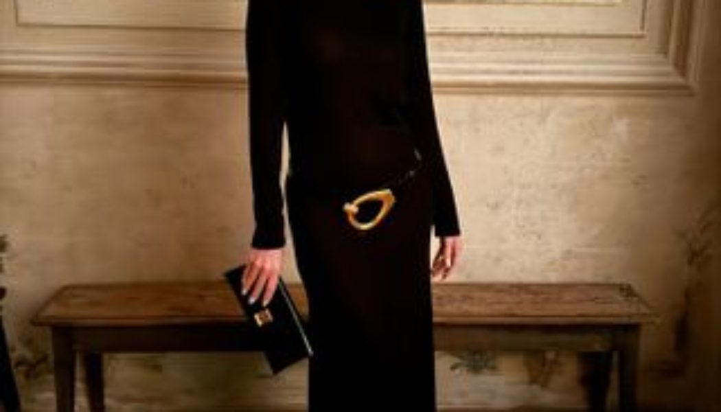 Rosie HW Spent a Week in Italy and Wore the Same Simple Dress Trend Over and Over