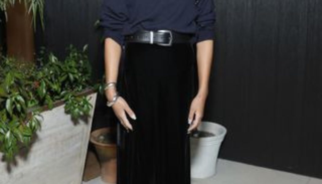 9 Graceful Celebrity Skirt Outfits That Are Making Me Forget All About My Jeans