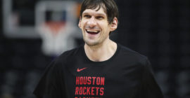 Boban Marjanović hilariously misses free throws on purpose to give Clippers fans free chicken