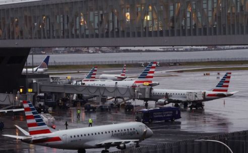 Business travel picks up, bolstering outlook for US airlines