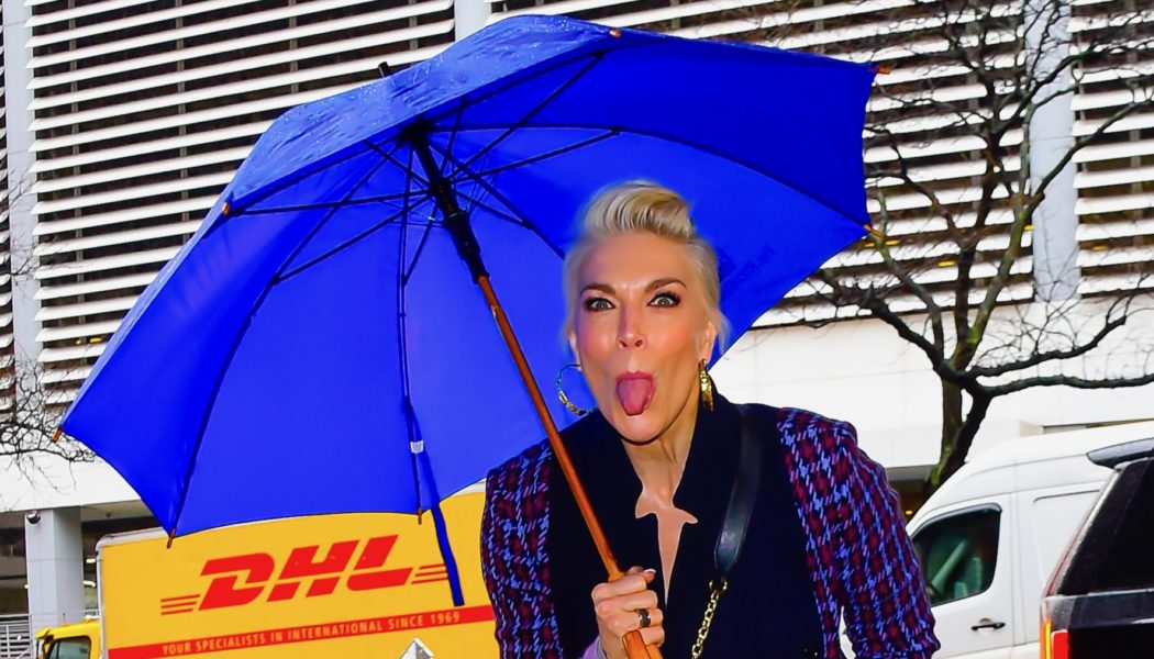 Hannah Waddingham dresses down photographer who asks her to "show a bit of leg"