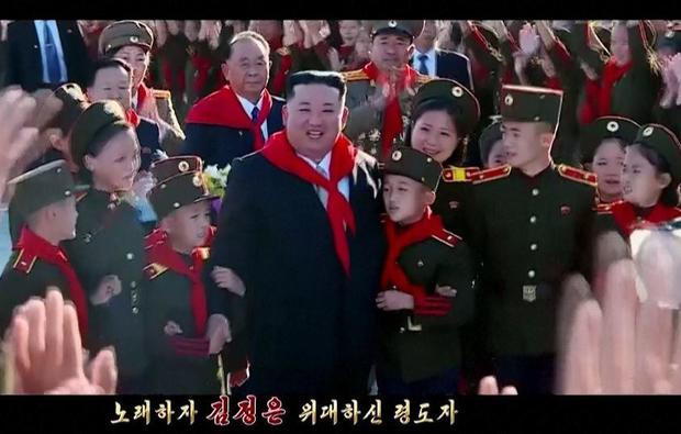 kim-jong-un-friendly-father-song2.jpg 