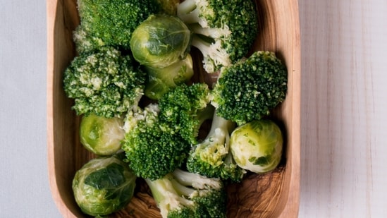 7. Add vitamin B rich vegetables like leafy greens, broccoli, and green peas. They lower cholesterol levels and protect heart.&nbsp;