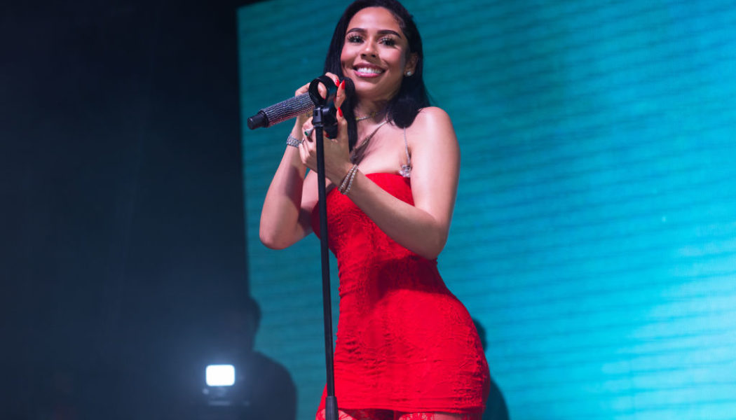 Mariah The Scientist Beat The Wig Off A Woman In Atlanta