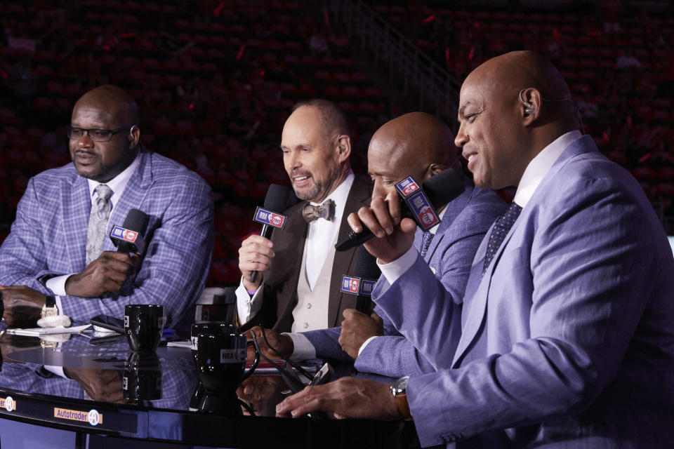 Basketball: NBA Playoffs: NBA on TNT broadcasters (L-R) Shaquille O'Neal, Ernie Johnson, Kenny Smith and Charles Barkley before Houston Rockets vs Golden State Warriors at Toyota Center. Game 1.
Houston, TX 5/14/2018
CREDIT: Greg Nelson (Photo by Greg Nelson /Sports Illustrated via Getty Images)
(Set Number: X161915 TK1 )