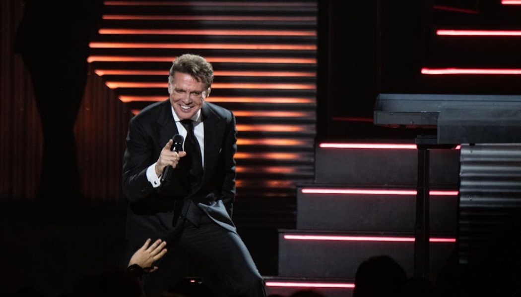 Review: Mexican music hero Luis Miguel channels Elvis in triumphant Target Center show